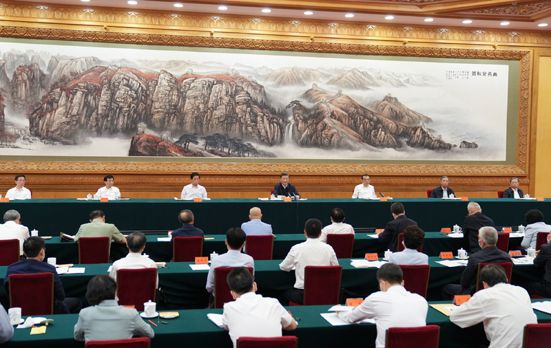 8月27日至28日，中央民族工作会议在北京召开。中共中央总书记、国家主席、中央军委主席习近平出席会议并发表重要讲话。新华社记者 李学仁 摄